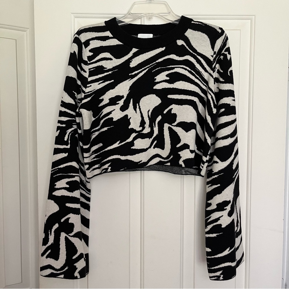 H&M Crop Bell Sleeve Sweater L